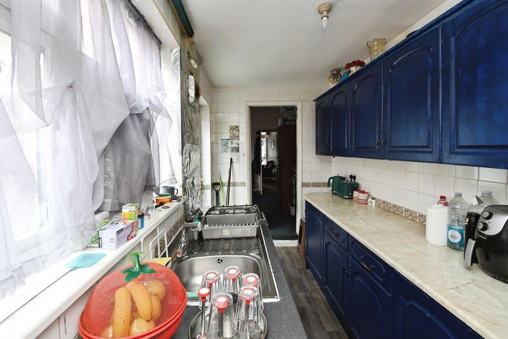 Property photo 3 of 11
