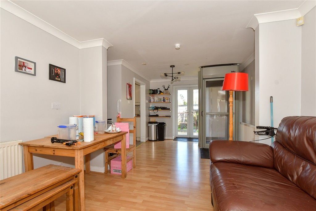 Property photo 3 of 13 Lounge