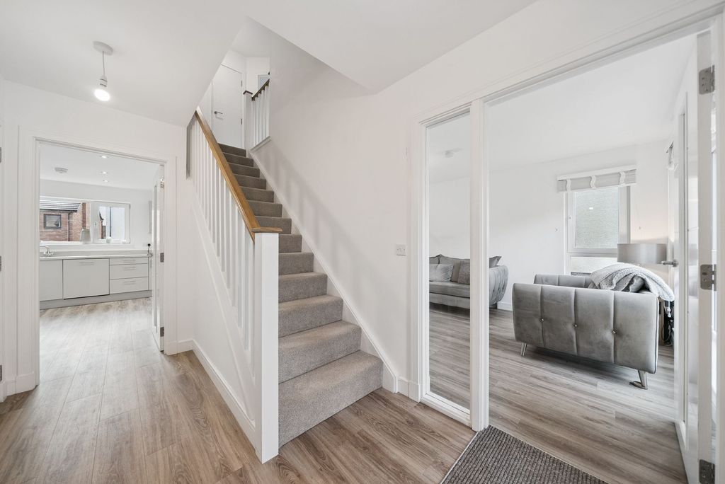 Property photo 2 of 26