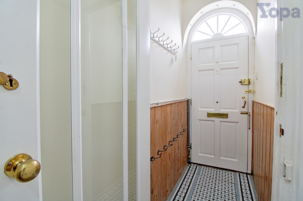 Property photo 2 of 21 Entrance Hall