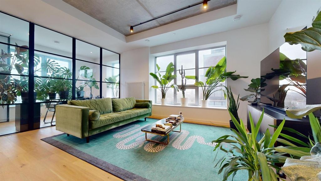 Property photo 1 of 12 Price Drop - London City Island - Living Room -For