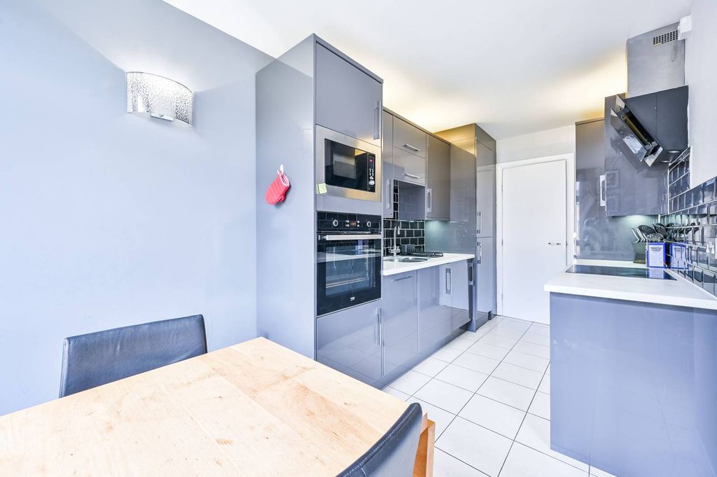 Property photo 2 of 16