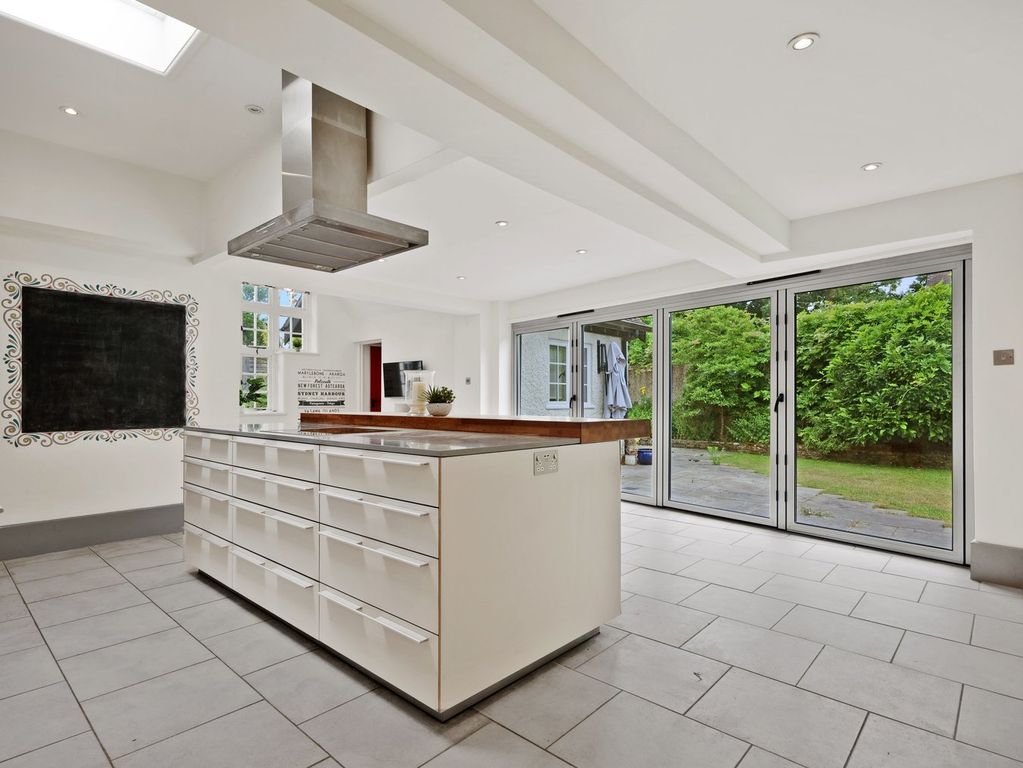 Property photo 3 of 33