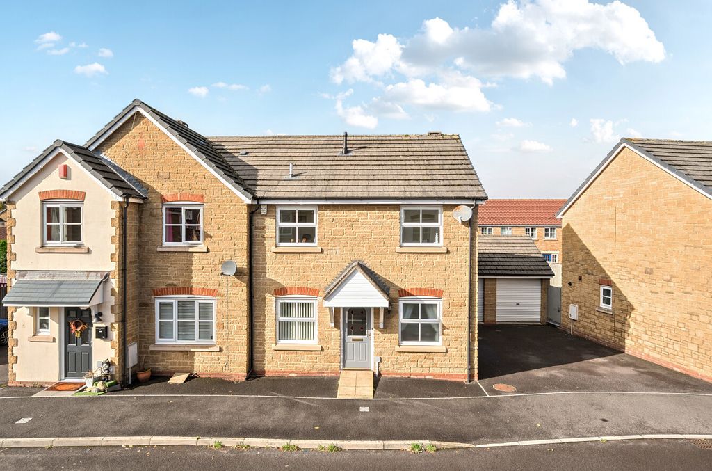 Property photo 1 of 22 1372734-12-68Fb89...