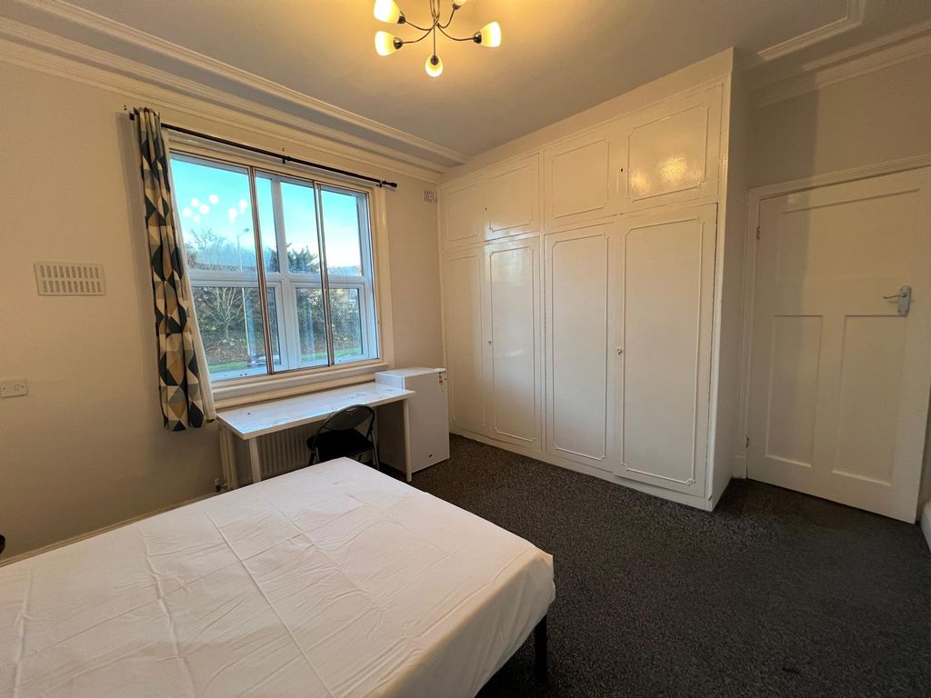 Property photo 3 of 4 Room