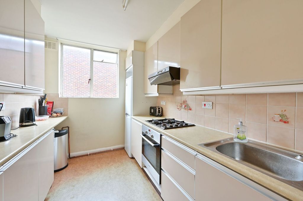 Property photo 3 of 6