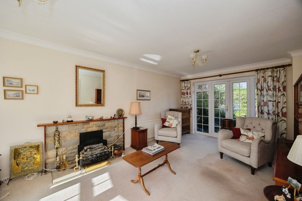 Property photo 2 of 17 Photo