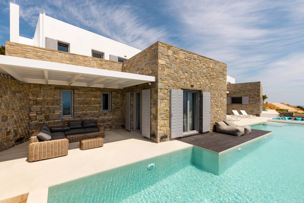 Property photo 2 of 33