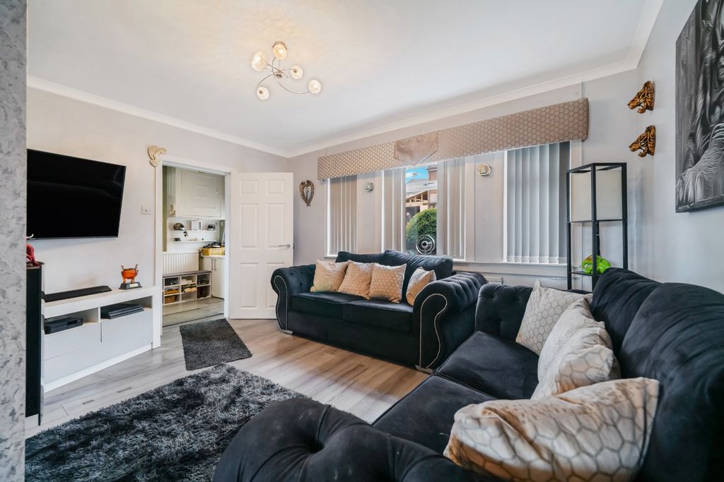 Property photo 2 of 20 Living Room