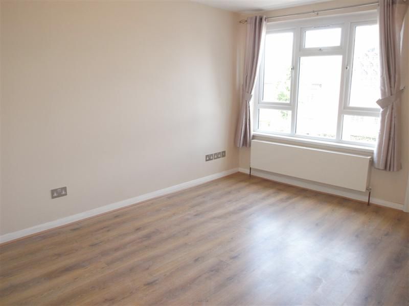Property photo 3 of 6 Living Room