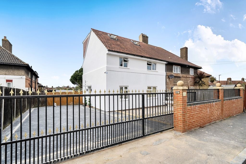 Property photo 1 of 2 External