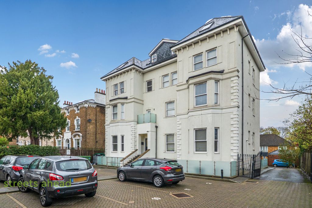 Property photo 3 of 17 0A7c6524-70E3-44F...