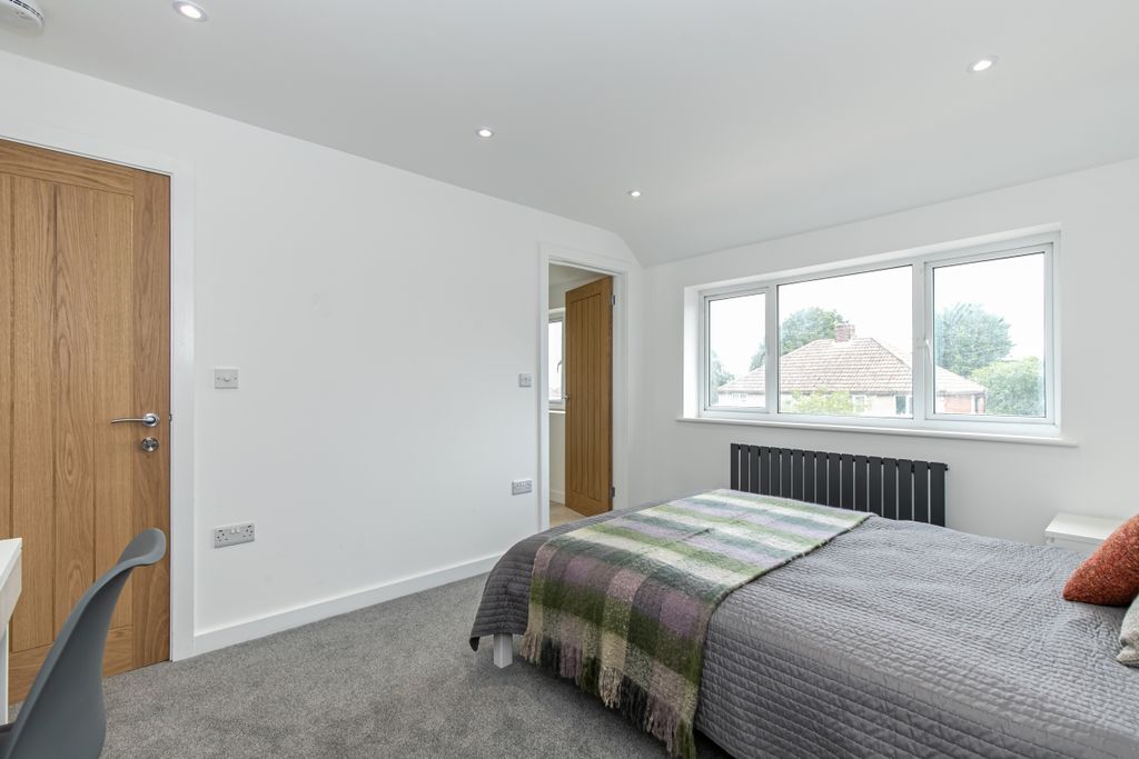 Property photo 2 of 8 169808