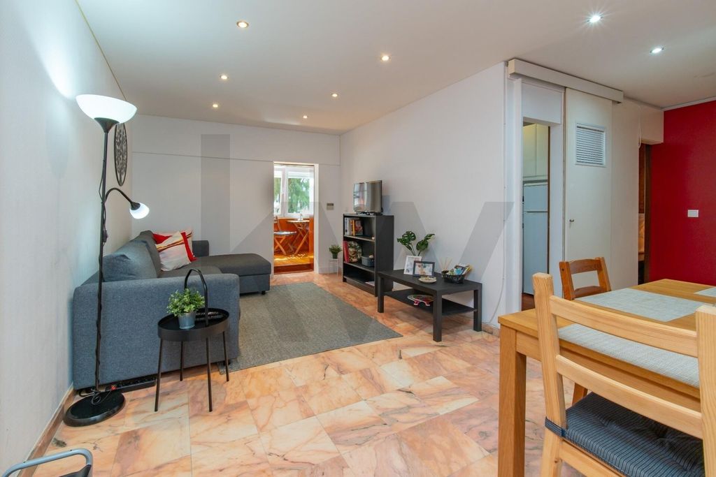 Property photo 1 of 28 Excellent Renovated One-Bedroom Flat In Costa Da Caparica