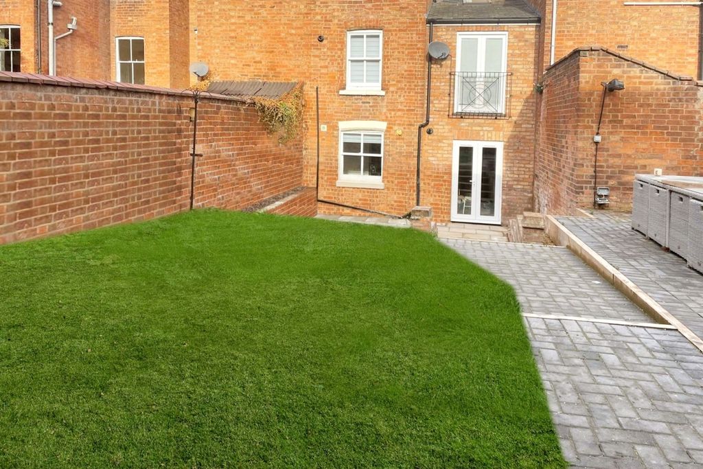 Property photo 3 of 17