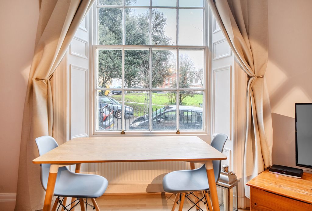 Property photo 2 of 10 1388940-14-694017...