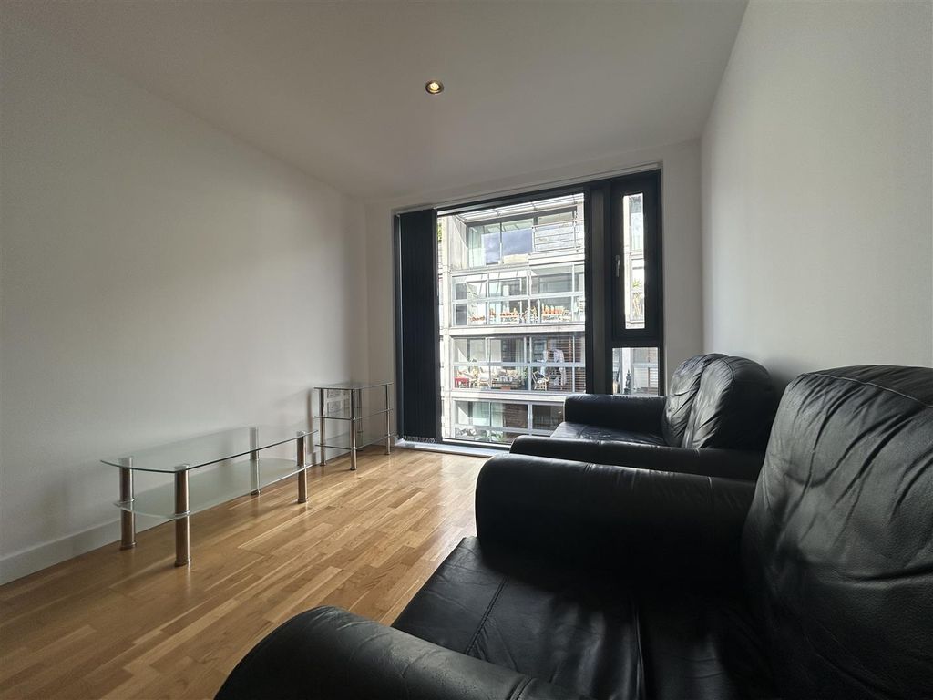 Property photo 3 of 12 Livingroom (2).Jpeg