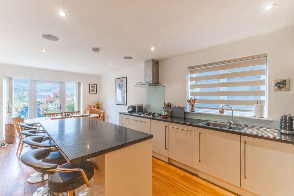 Property photo 2 of 29