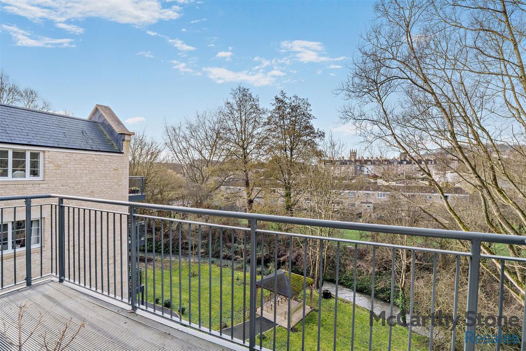 Property photo 2 of 20 Balcony