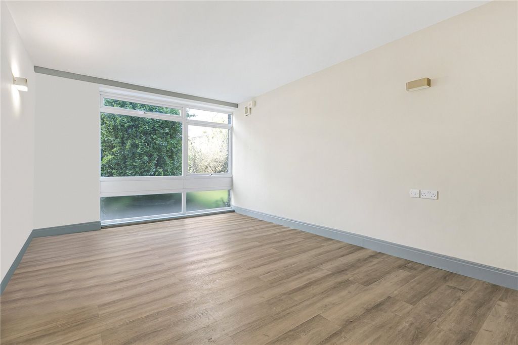Property photo 2 of 10 Studio Room