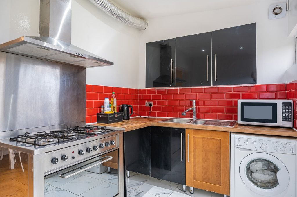 Property photo 3 of 16 Picture 3