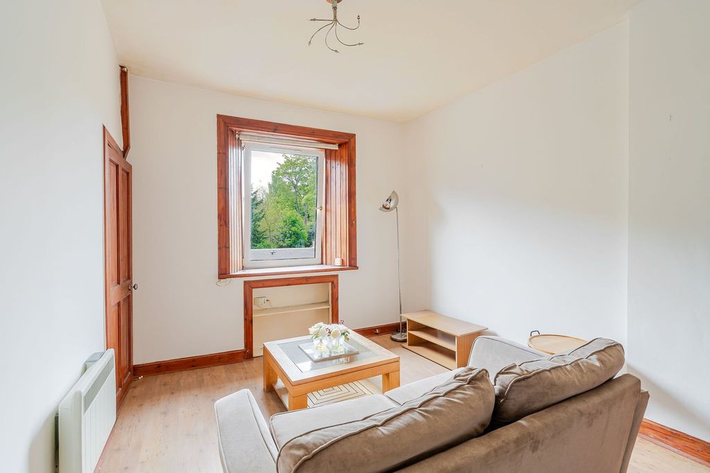 Property photo 3 of 20 Interiors-11