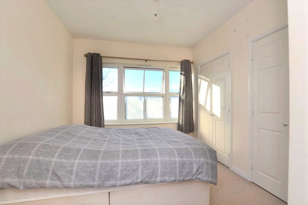 Property photo 3 of 10 Master Bedroom