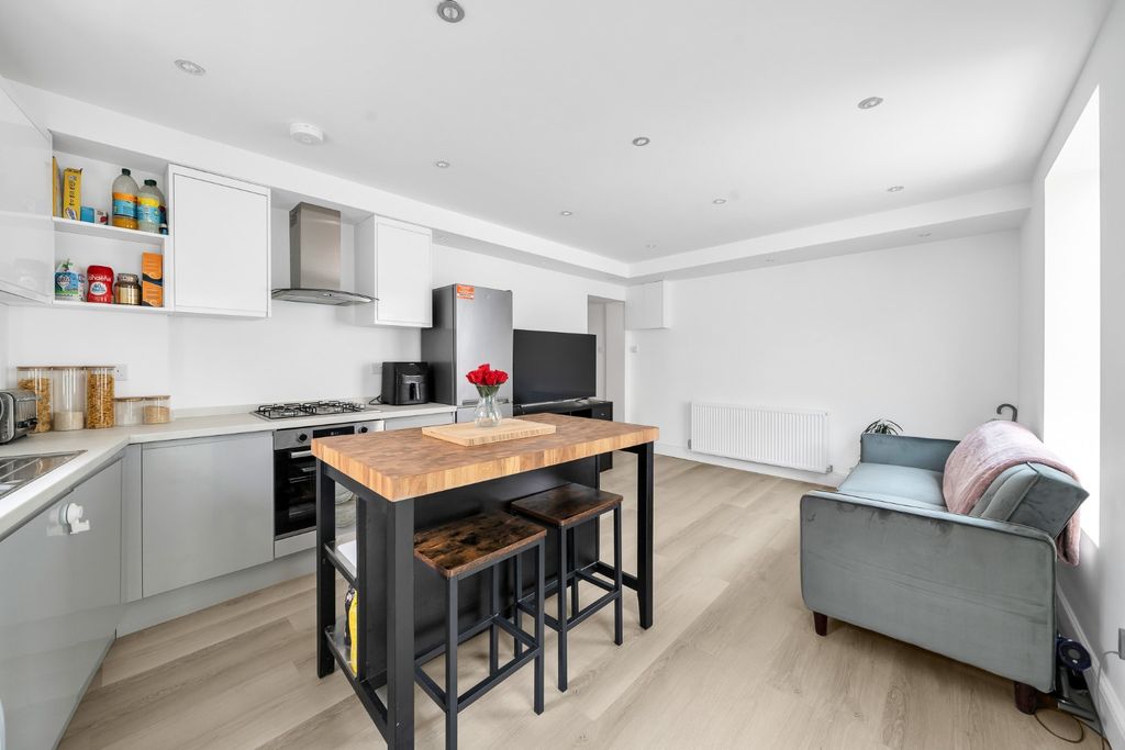 Property photo 2 of 17 5307852