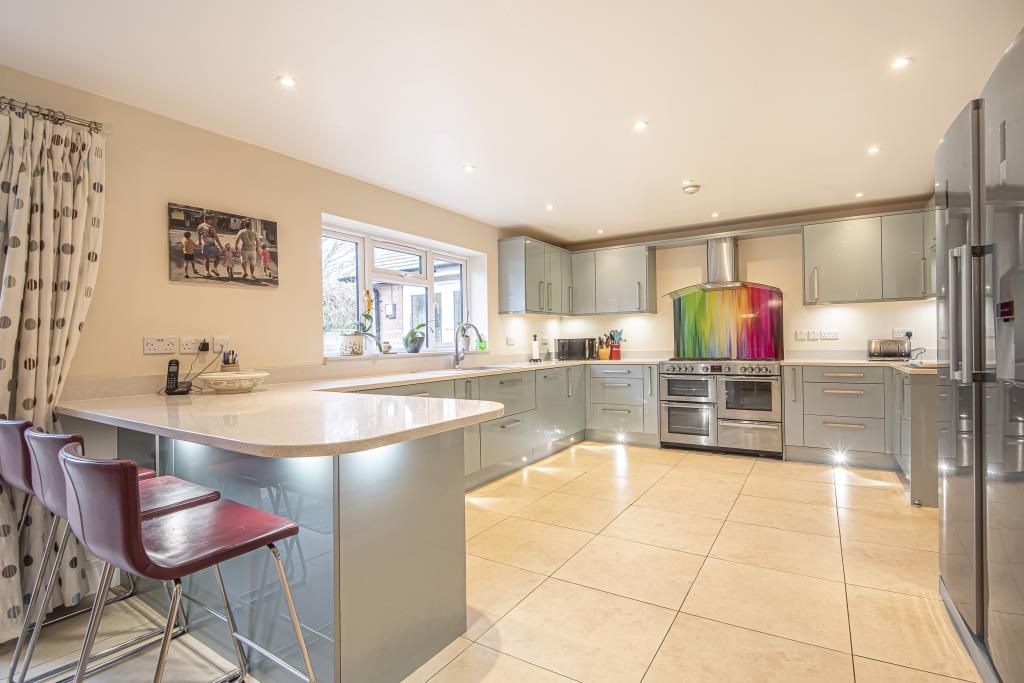 Property photo 2 of 12 Kitchen