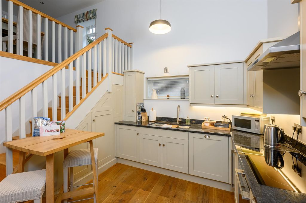 Property photo 2 of 25 Kitchen