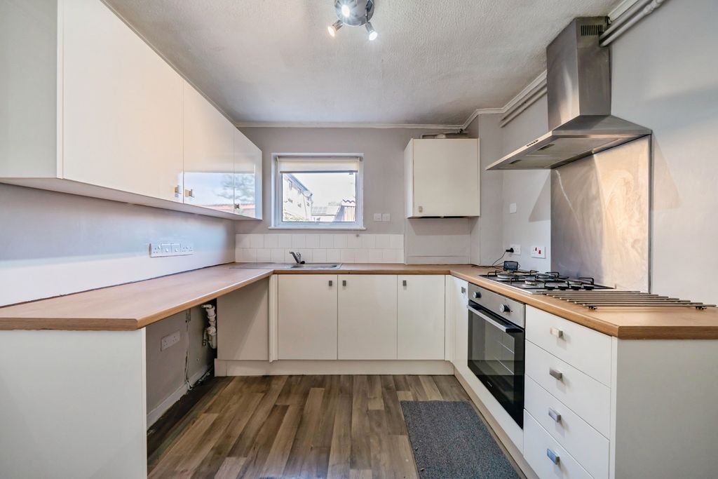 Property photo 2 of 14 Kitchen