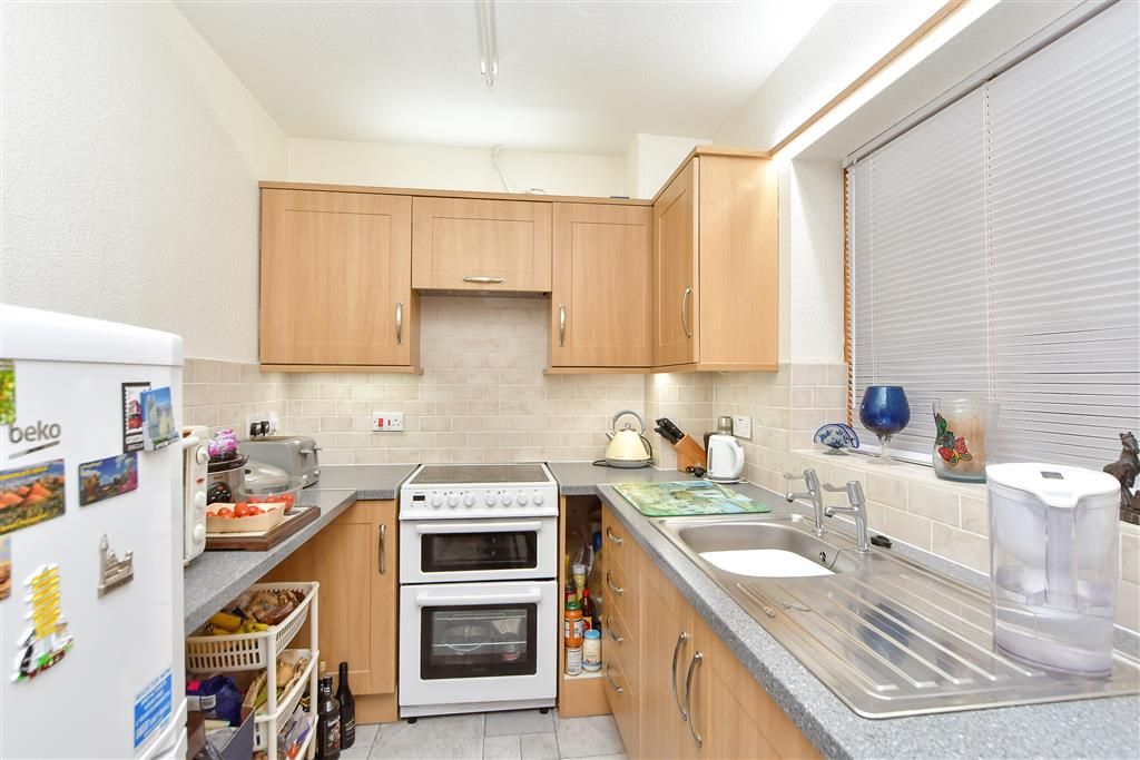 Property photo 2 of 7 Kitchen