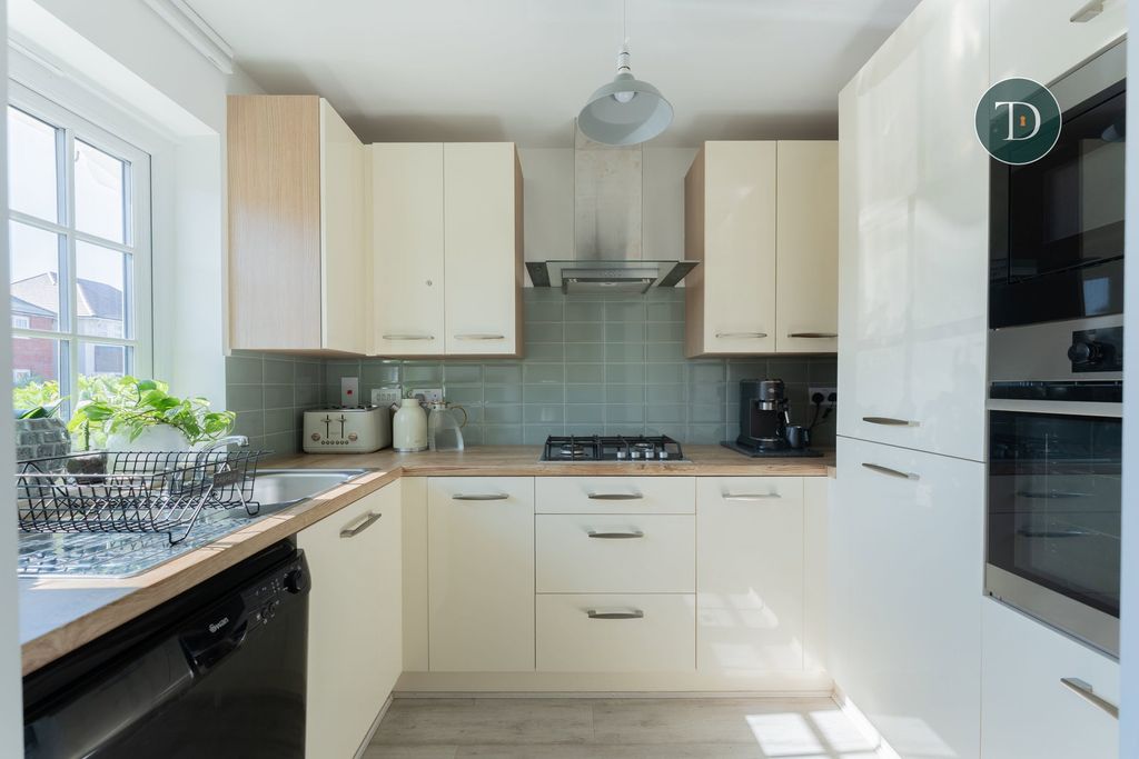 Property photo 3 of 26