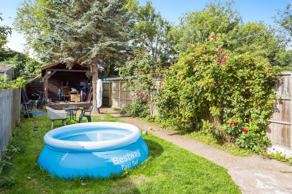 Property photo 2 of 17