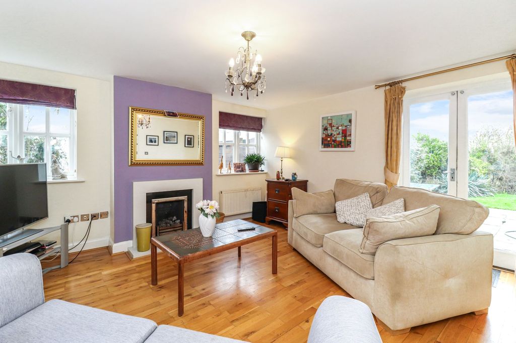 Property photo 3 of 36