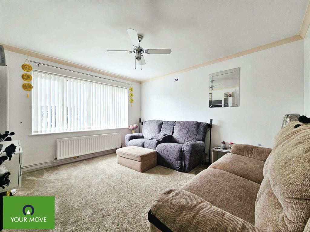 Property photo 2 of 12 Lounge