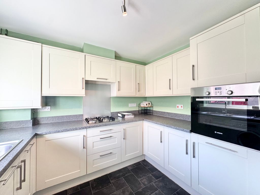 Property photo 2 of 9 Kitchen