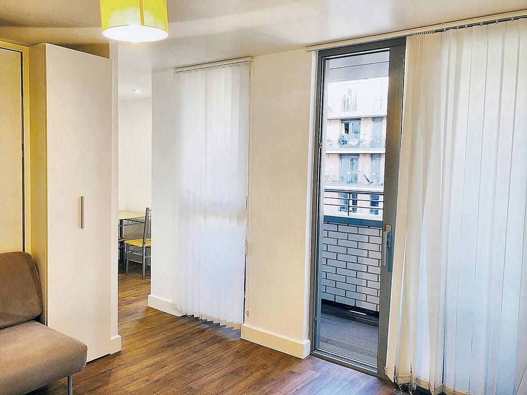 Property photo 3 of 19 Large Studio Apartment With Balcony To Rent In Lewisham, Se13Large Studio Apartment With Balcony 