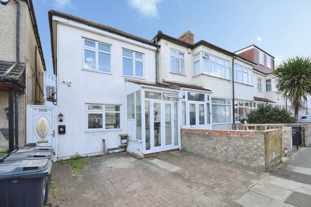 Property photo 3 of 20 Side Entry