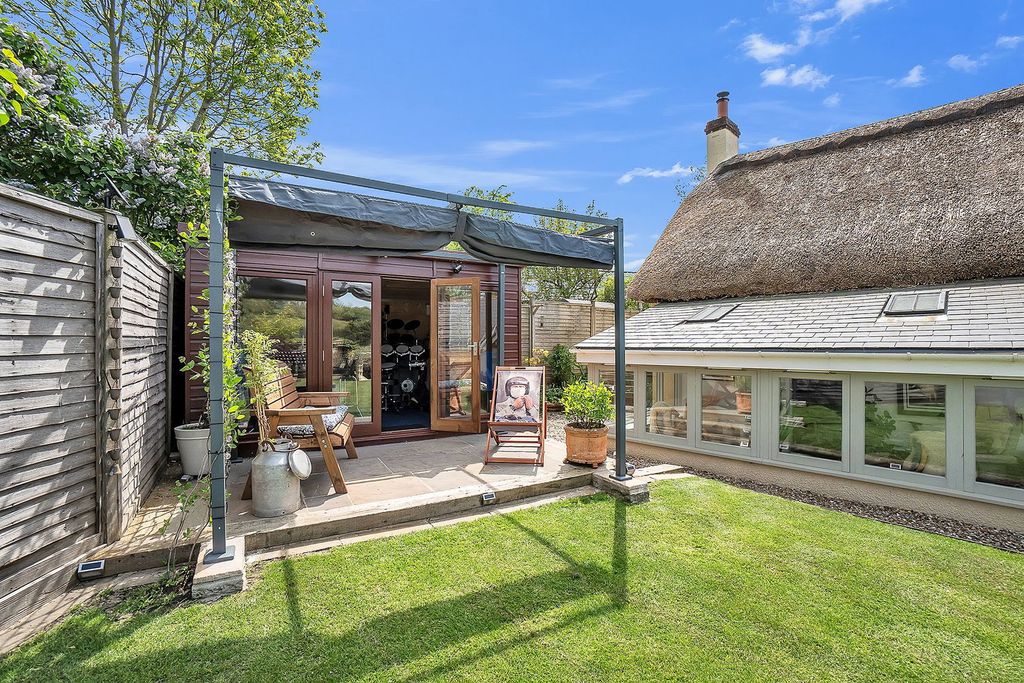 Property photo 2 of 37