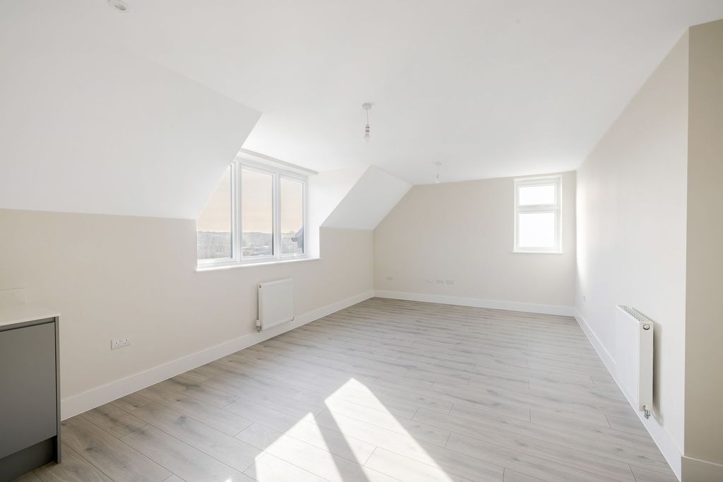 Additional image 4 of 3 bed flat for saleThe Grove, Coulsdon CR5