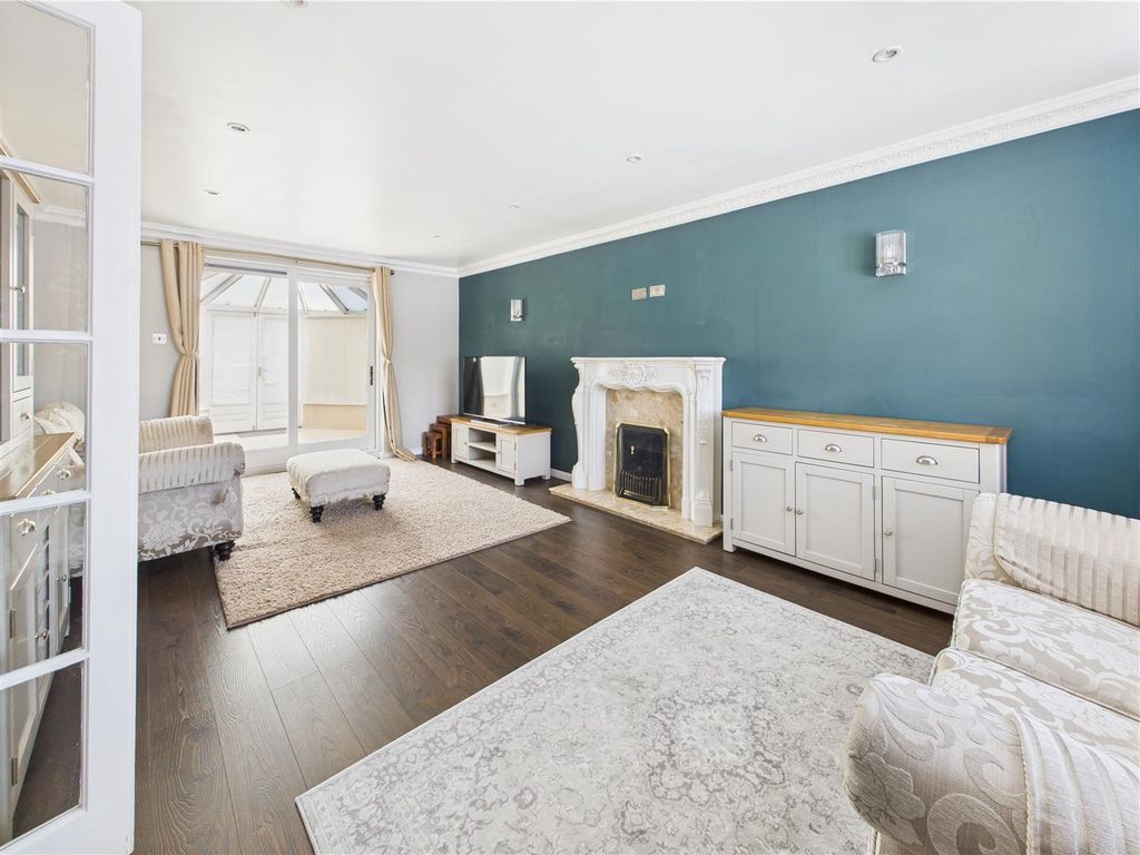 Property photo 2 of 18