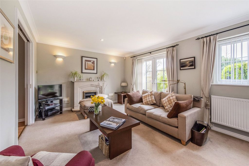 Property photo 2 of 14 Sitting Room