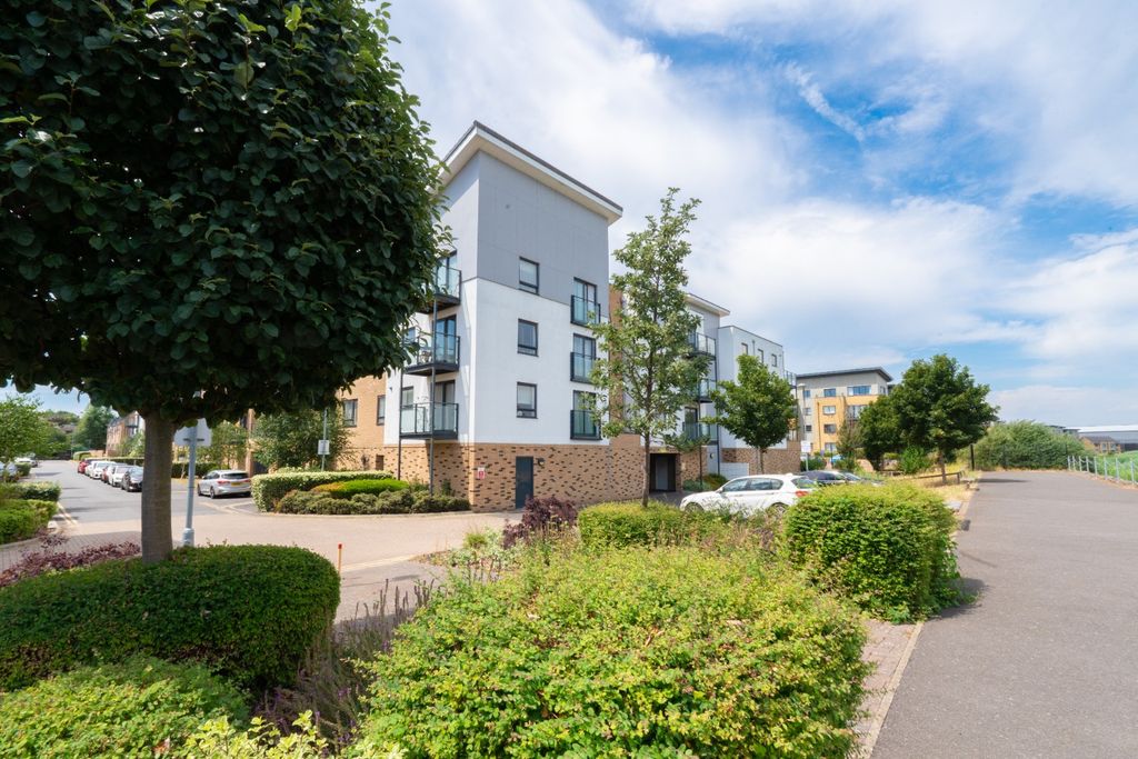 Property photo 2 of 17 3877437