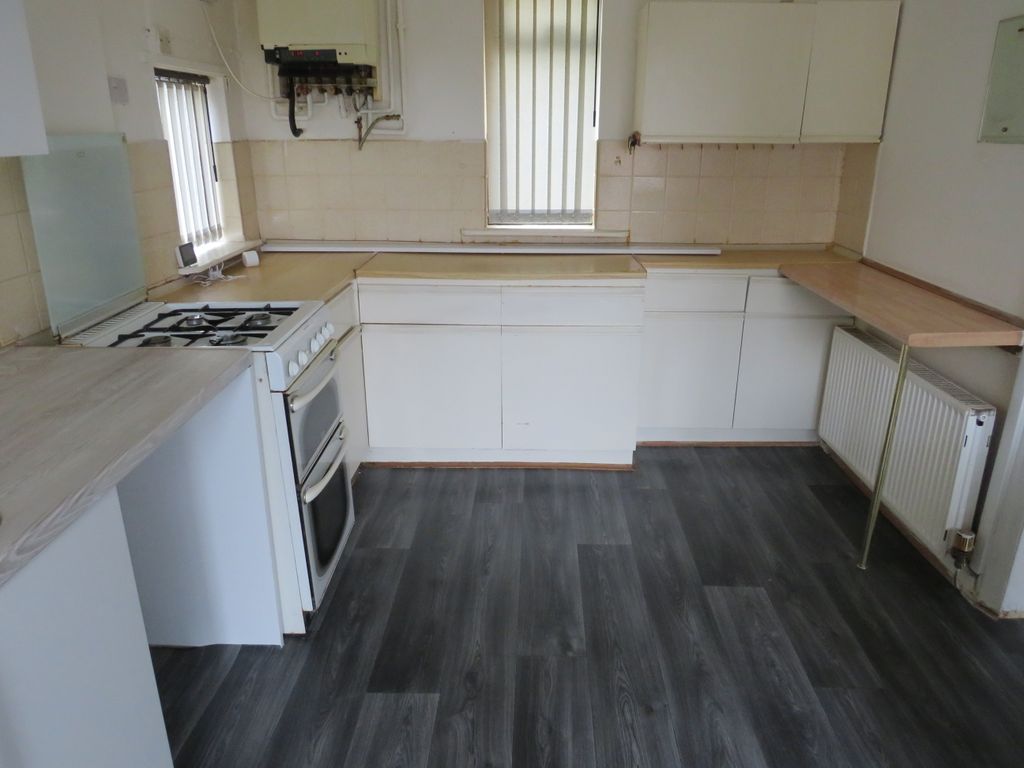 Property photo 3 of 9 Kitchen