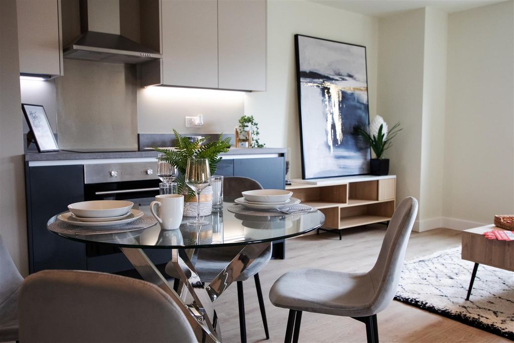 Property photo 3 of 30 3-Bed-Flat-3.Jpg