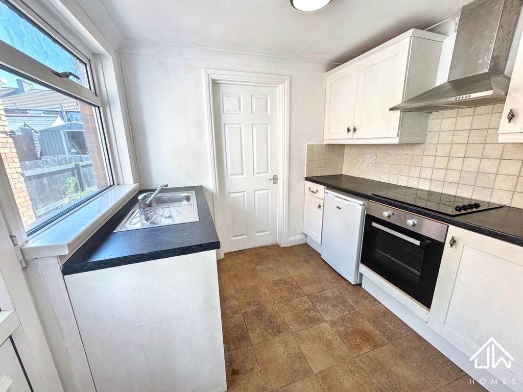 Property photo 2 of 14 Kitchen
