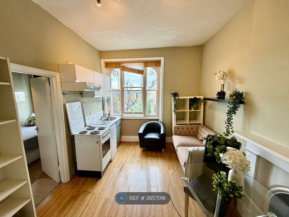 Property photo 2 of 24