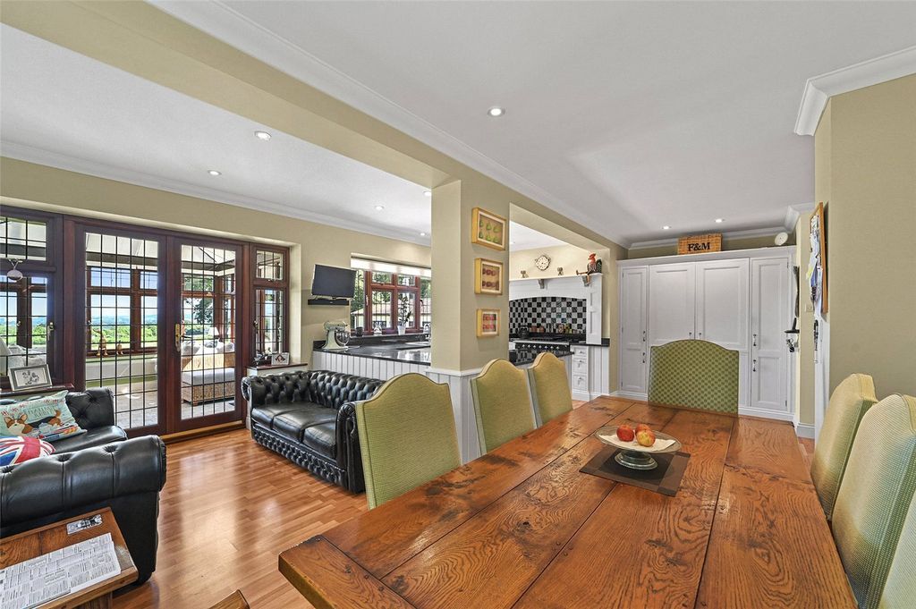 Property photo 3 of 18 Kitchen/Breakfast