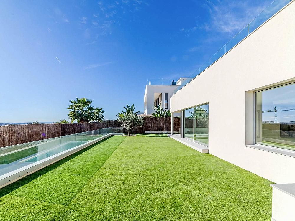 Property photo 2 of 40